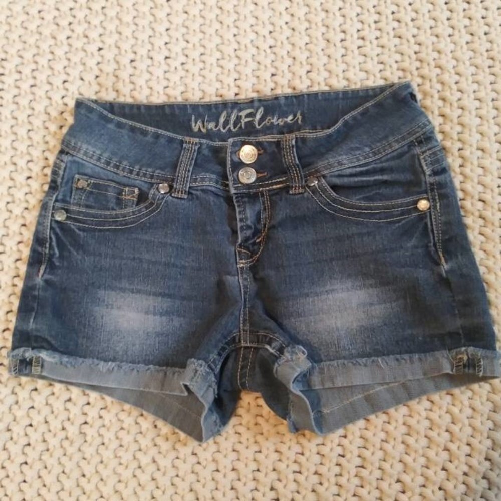 Wallflower Cuffed Denim Shorts Size 3